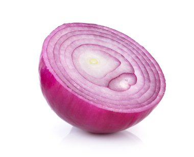 Beyaz arkaplanda soğanı dilimle