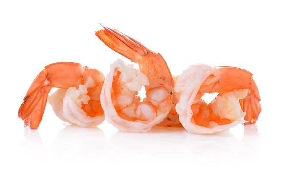 Cozido camarão no fundo branco — Fotografia de Stock