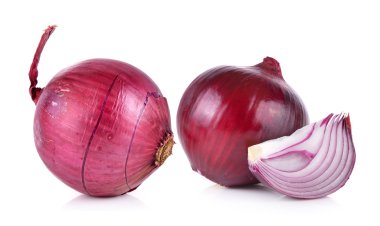 Beyaz arkaplanda soğan