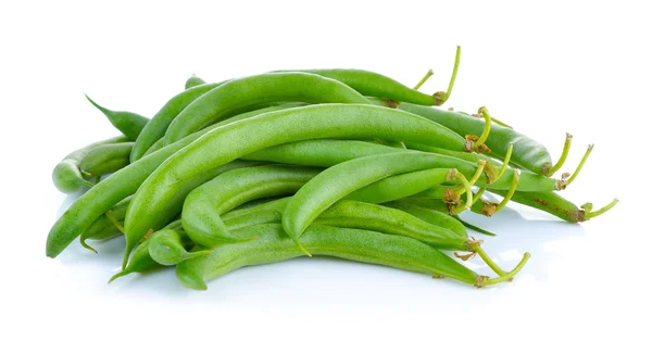 Grüne Bohnen isoliert auf weißem Hintergrund — Stockfoto