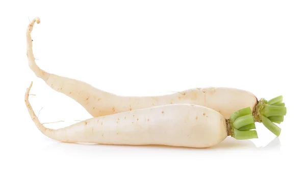 Daikon radijsjes geïsoleerd op witte achtergrond — Stockfoto