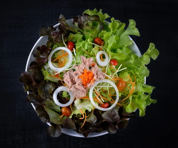 Tuna and vegetables salad — Stock Photo, Image