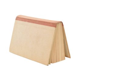 Omurga yukarıda dikey yerleştirilmiş, hafif açık bir kitap.