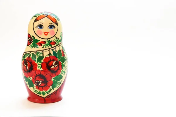 Matrioshka Ahşaptan Oyulmuş Parlak Renklerle Boyanmış Bir Rus Halk Oyuncağı — Stok fotoğraf