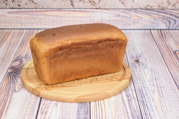 Целая Буханка Ржаного Хлеба Пшеничного Хлеба Деревянной Доске — стоковое фото