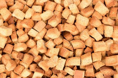 Siyah ekmekten yapılmış kıtır ekmek katmanının üst görüntüsü