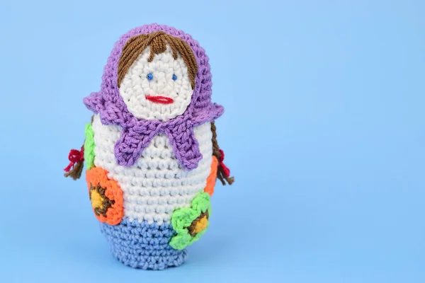 Knitted Doll Lilac Shawl Isolated Blue Background — Stock Photo, Image