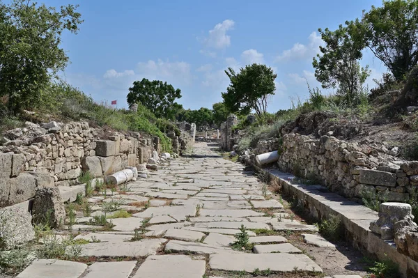 Ένας Αρχαίος Ρωμαϊκός Δρόμος Της Πόλης Στρωμένος Ισχυρές Πέτρινες Πλάκες — Φωτογραφία Αρχείου