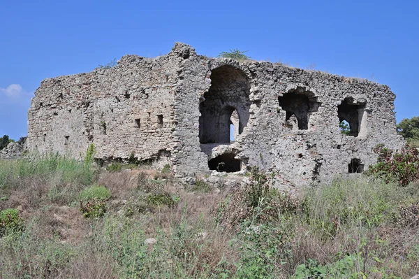 Egy Ősi Római Épület Szürke Téglából Tető Ablakok Ajtók Hiányoznak — Stock Fotó