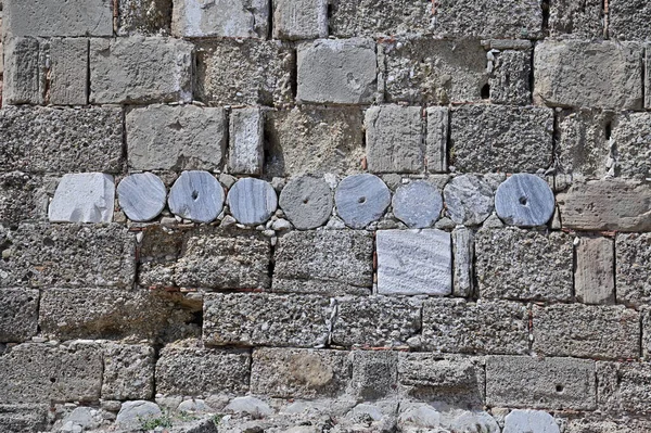 Frammento Antico Muro Romano Fatto Pietre Tagliate Elementi Rotondi Sono — Foto Stock
