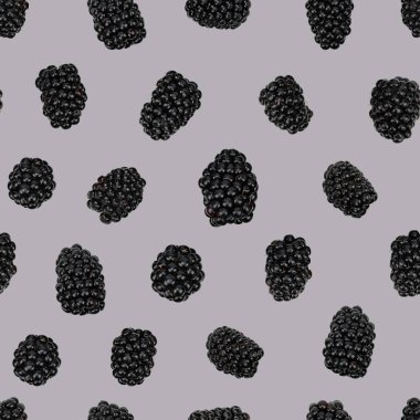 Olgun böğürtlenlerden oluşan kusursuz desen. Açık gri arkaplanda resim