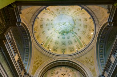 Borbonica Carditello Kraliyet Sarayı 'nı ziyaret edin.