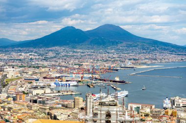 Castel Sant 'Elmo' dan manzara