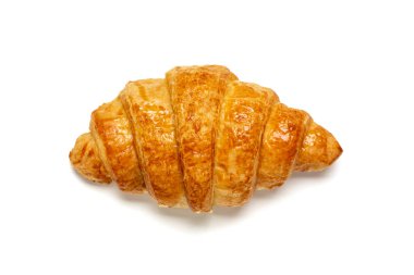 Beyaz arka planda çikolata izole edilmiş taze Fransız kruvasanı. Avrupai sabah kahvaltısı..