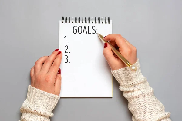 Female Hand Holds Pen Writes Text 2021 New Year Goals — Stock Photo, Image