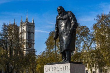 Winston Churchill Heykeli Londra Parlamento Meydanı 'nda