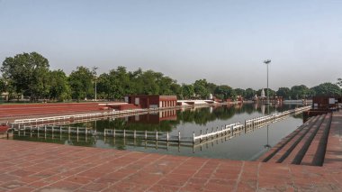 Kurukshetra Hindistan 'da bir şehirdir. Hindu inanışlarına göre, Kurukshetra Muharebesi bu bölgede 5000 yıldan fazla bir süre önce gerçekleşti..