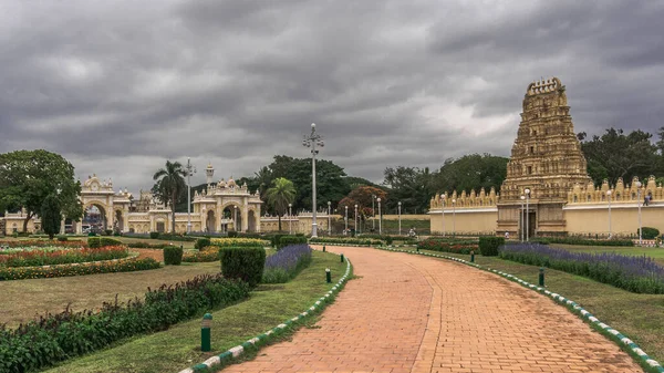 迈索尔城的中心是富丽堂皇的迈索尔宫 Mysore Palace 它曾经是迈索尔王室的所在地 — 图库照片