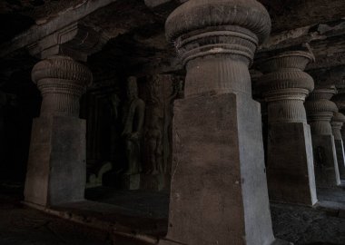 Ellora Mağaraları: Eşsiz Tapınak Kompleksi. Maharashtra. Hindistan.