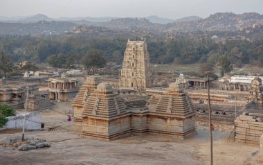 Hampi - Hindistan 'ın kalbinde büyük bir imparatorluğun kalıntıları.