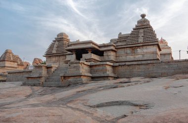Hampi - Hindistan 'ın kalbinde büyük bir imparatorluğun kalıntıları.