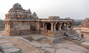 Hampi - Hindistan 'ın kalbinde büyük bir imparatorluğun kalıntıları.