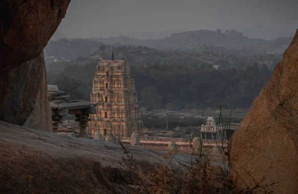 Hampi - Hindistan 'ın kalbinde büyük bir imparatorluğun kalıntıları.