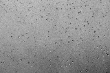 Fırın Tepsisi 'nin yapışmayan yüzeyindeki su damlacıkları, Metalik Boya Arkaplanı.