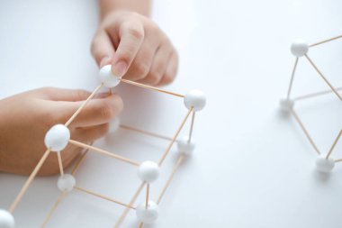 BTMM eğitimi, 3 boyutlu geometrik şekiller yapan çocuk öğrenimi, Yapı Yapısı.