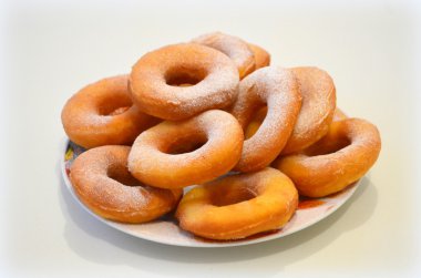 Pudra şekeri ile tozunu simit