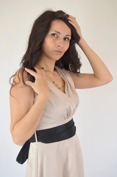 Cabelo comprido. Retrato de Mulher Bonita com Cabelo Castanho Longo — Fotografia de Stock