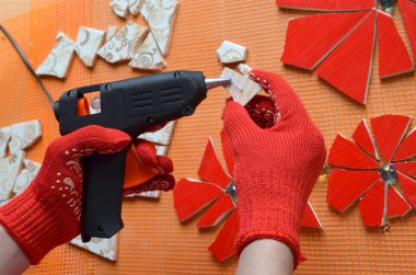 tutkal tabancası ve mozaik