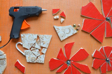 tutkal tabancası ve mozaik