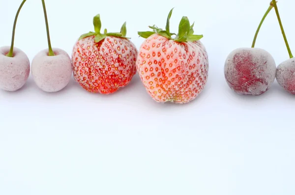 Bayas congeladas - fresas y cerezas — Foto de Stock