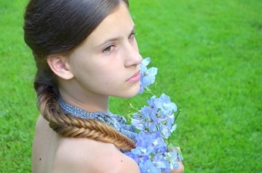 Uzun örgülü saç - saç modeli 