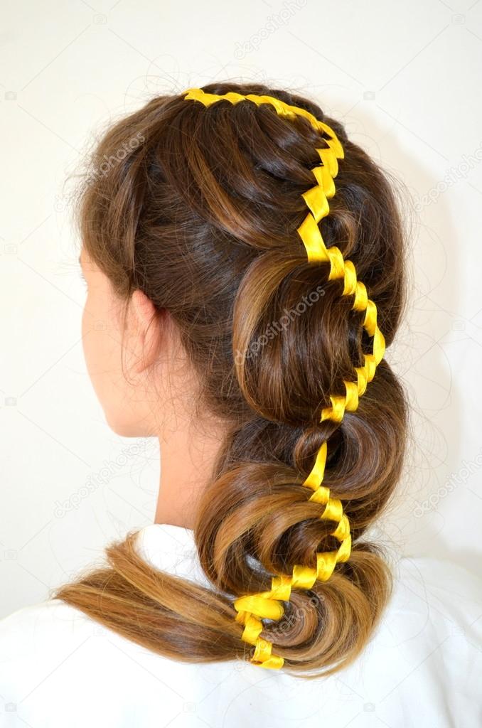 Hollywood wave, hair weave with yellow ribbon — Stock Photo