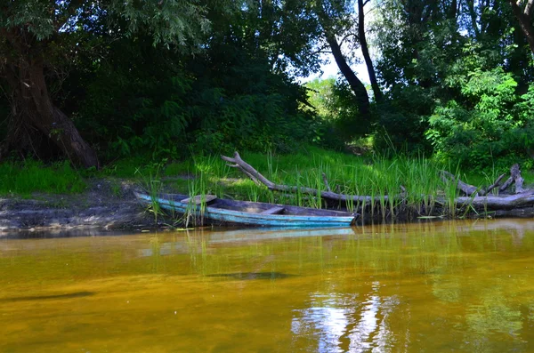 Old abandoned boat — Stock Photo, Image