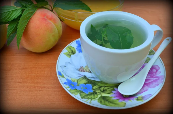 Зеленый чай с мятой — стоковое фото