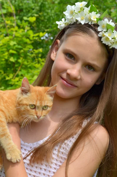 빨간 고양이와 여자 — 스톡 사진
