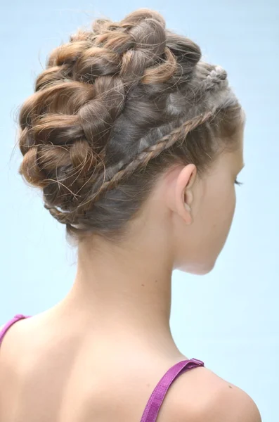 Penteado com tranças francesas — Fotografia de Stock