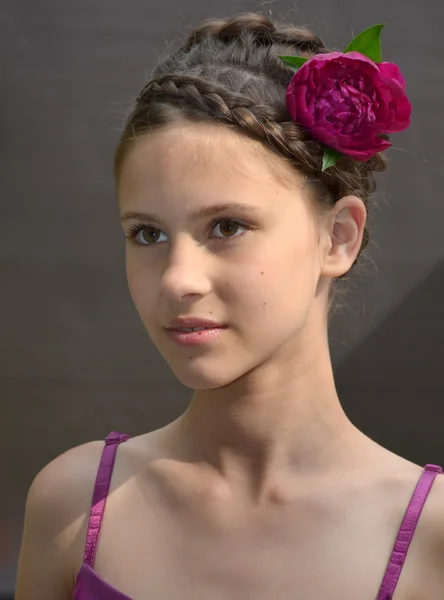 Fransız örgü ve Şakayık saç modeli