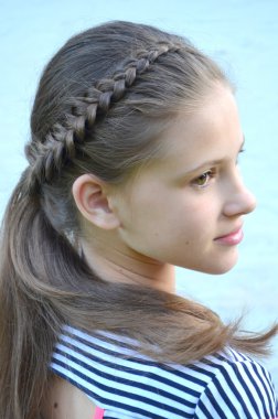 Bir Fransız örgü saç modeli