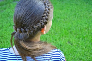 Bir Fransız örgü saç modeli