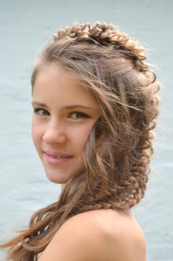 Özel bir saç modeli ile kız