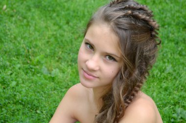 Özel bir saç modeli ile kız