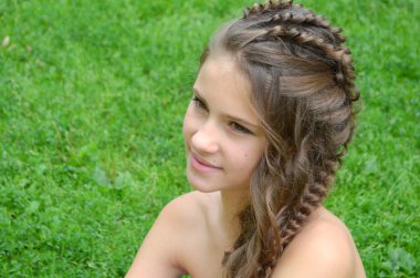 Özel bir saç modeli ile kız