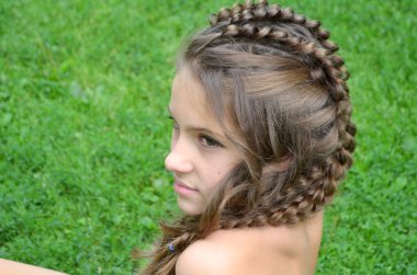 Özel bir saç modeli ile kız