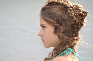 Özel bir saç modeli ile kız