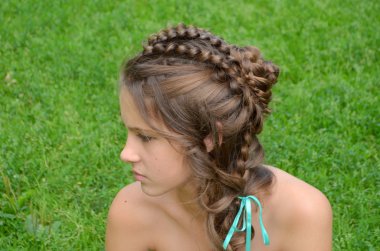 Özel bir saç modeli ile kız