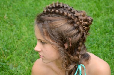 Özel bir saç modeli ile kız